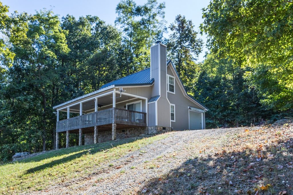 761 Cedar Mountain Pl, Decherd, TN 37324