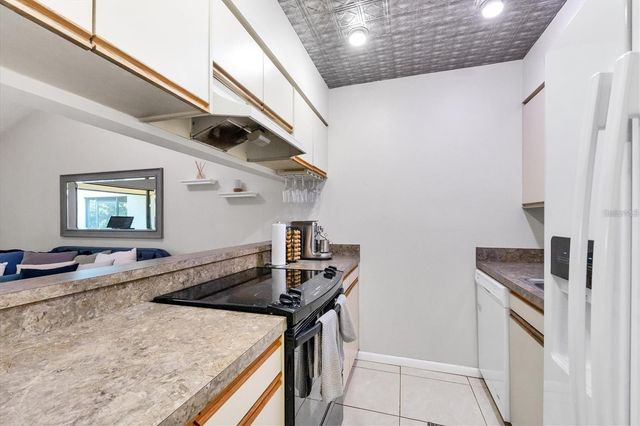 4717 WINSLOW BEACON 7, Sarasota, FL 34235