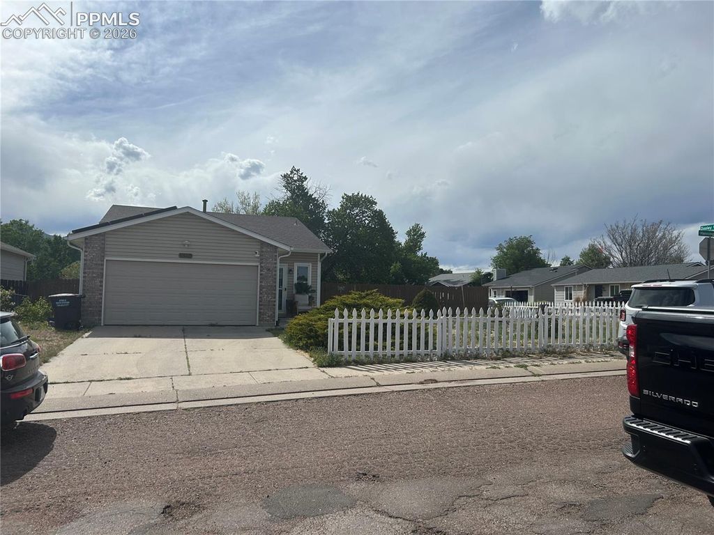 4410 Hennings Drive, Colorado Springs, CO 80911 — photo 4