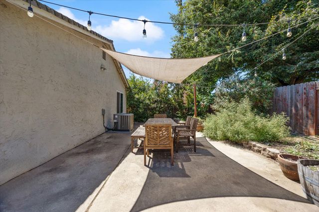 7156 Woodmore Oaks Dr, Citrus Heights, CA 95610