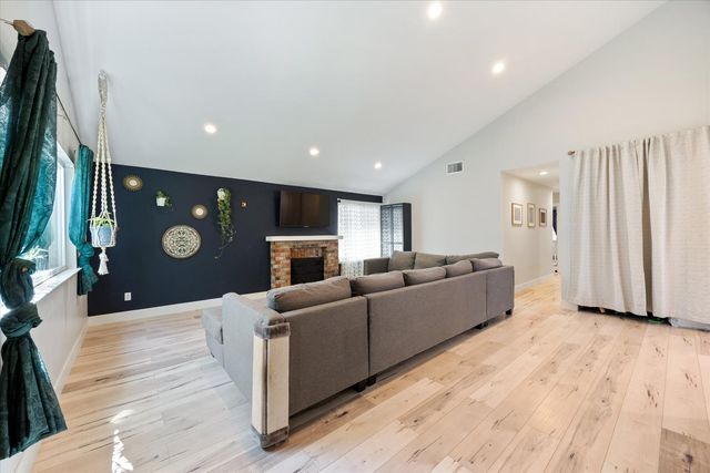 7156 Woodmore Oaks Dr, Citrus Heights, CA 95610