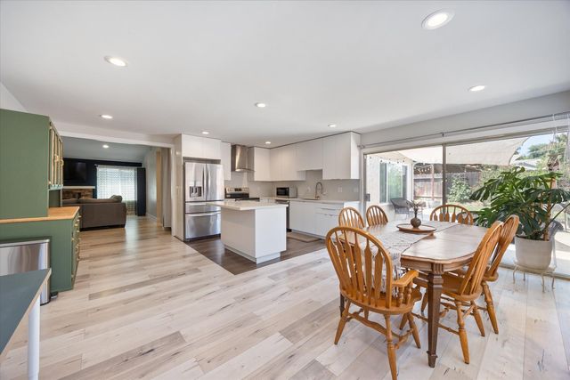 7156 Woodmore Oaks Dr, Citrus Heights, CA 95610