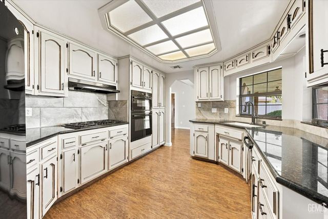 13000 Blodget Avenue, Bakersfield, CA 93314