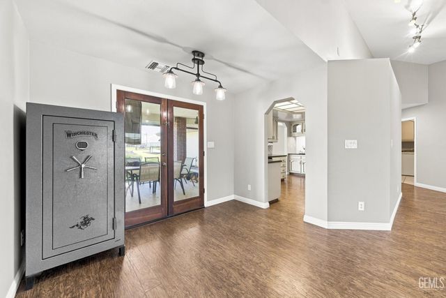 13000 Blodget Avenue, Bakersfield, CA 93314