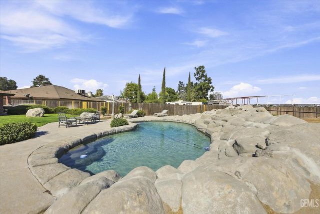 13000 Blodget Avenue, Bakersfield, CA 93314
