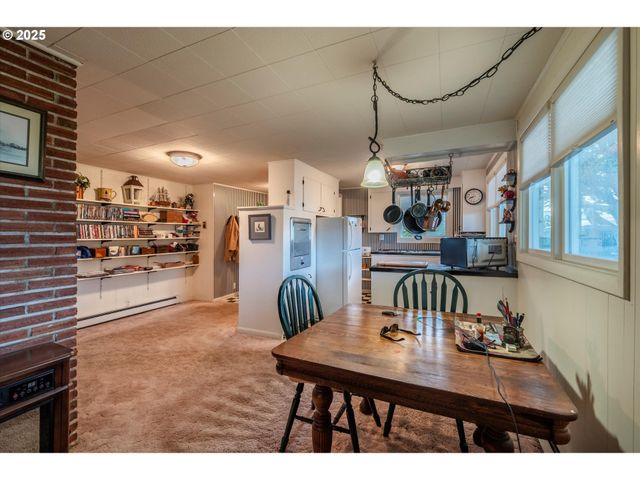 535 Harrison Ave Sw, Bandon, OR 97411