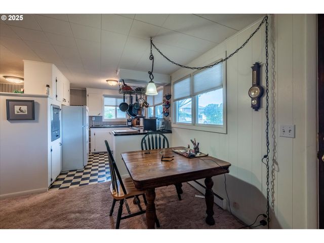 535 Harrison Ave Sw, Bandon, OR 97411