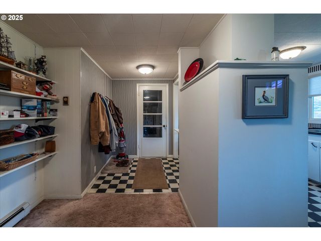 535 Harrison Ave Sw, Bandon, OR 97411