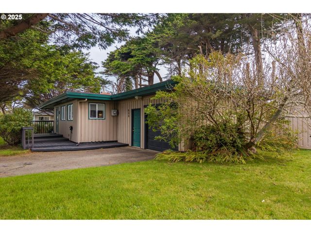 535 Harrison Ave Sw, Bandon, OR 97411