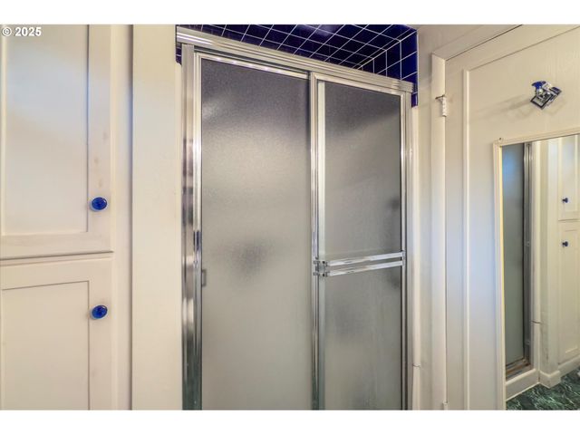 535 Harrison Ave Sw, Bandon, OR 97411