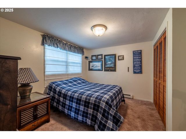 535 Harrison Ave Sw, Bandon, OR 97411