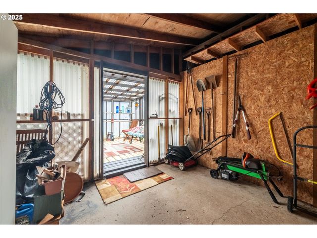 535 Harrison Ave Sw, Bandon, OR 97411