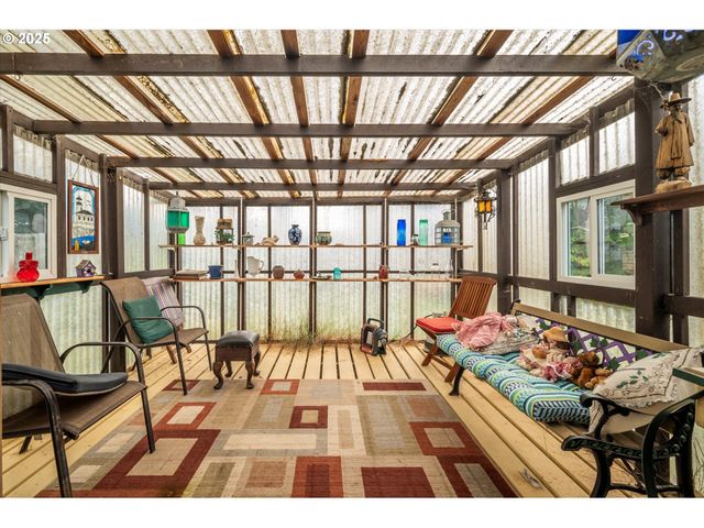 535 Harrison Ave Sw, Bandon, OR 97411