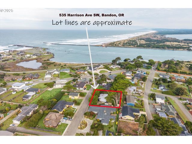 535 Harrison Ave Sw, Bandon, OR 97411