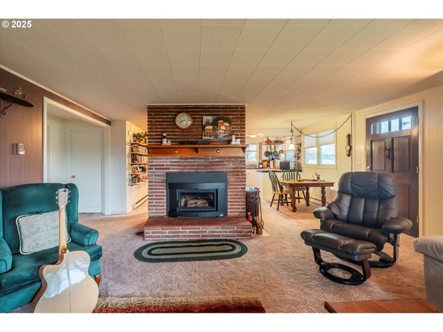 535 Harrison Ave Sw, Bandon, OR 97411