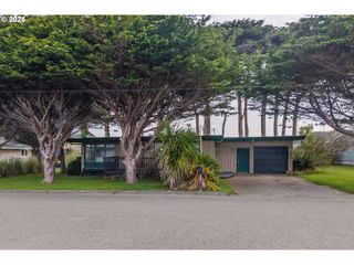 535 Harrison Ave Sw, Bandon, OR 97411