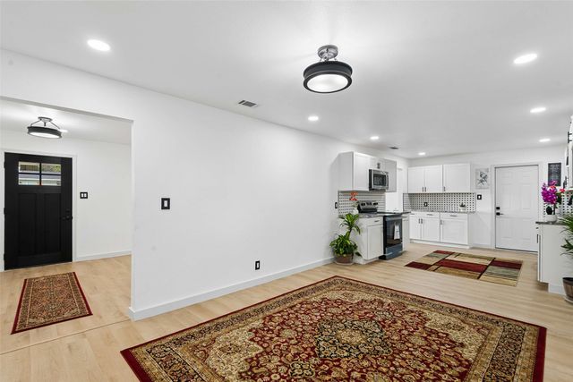 800 Lee Drive, Bedford, TX 76022