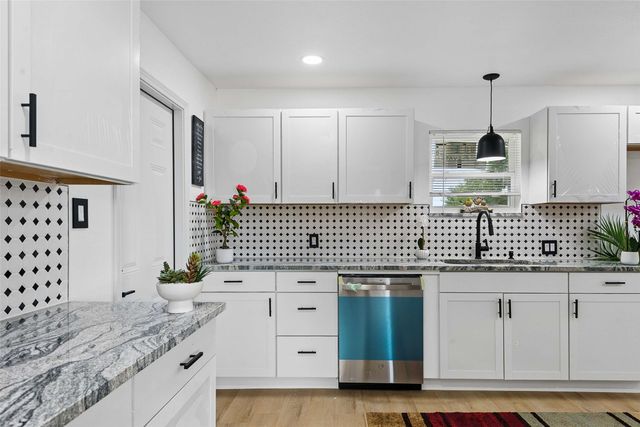 800 Lee Drive, Bedford, TX 76022