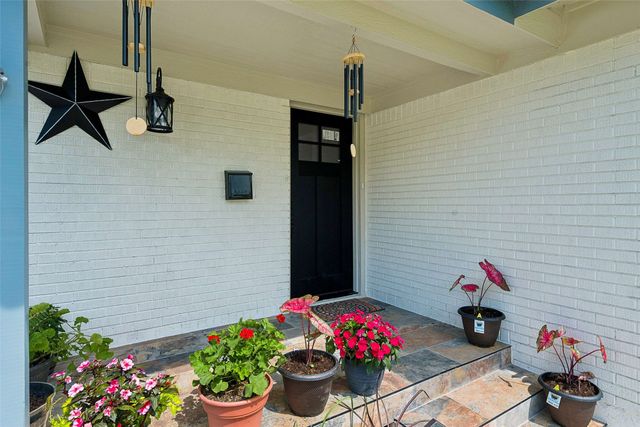 800 Lee Drive, Bedford, TX 76022