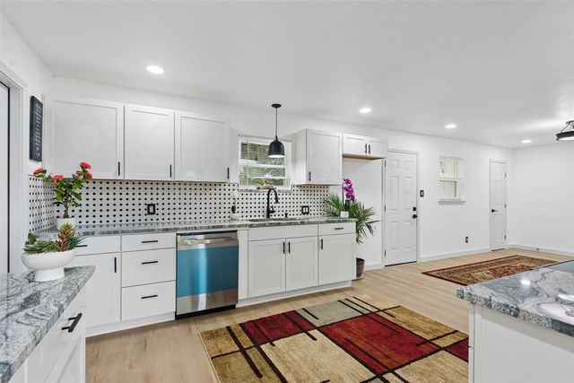 800 Lee Drive, Bedford, TX 76022