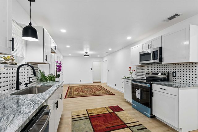 800 Lee Drive, Bedford, TX 76022