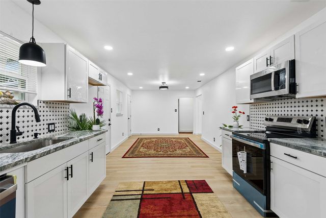800 Lee Drive, Bedford, TX 76022