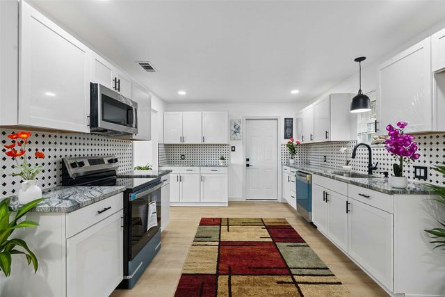 800 Lee Drive, Bedford, TX 76022