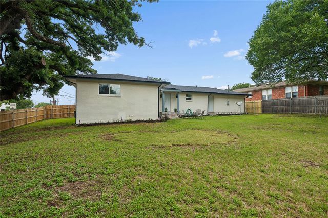 800 Lee Drive, Bedford, TX 76022