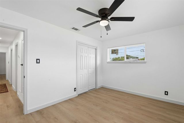 800 Lee Drive, Bedford, TX 76022