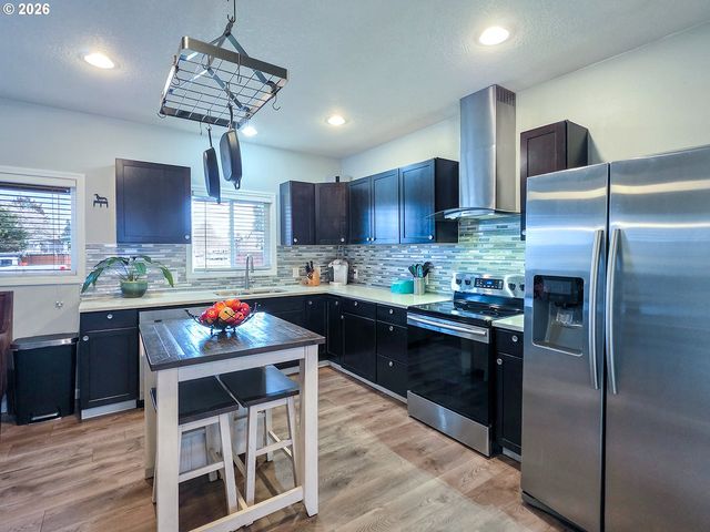 1214 N CLARK St, Cornelius, OR 97113