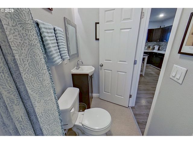 1214 N CLARK St, Cornelius, OR 97113