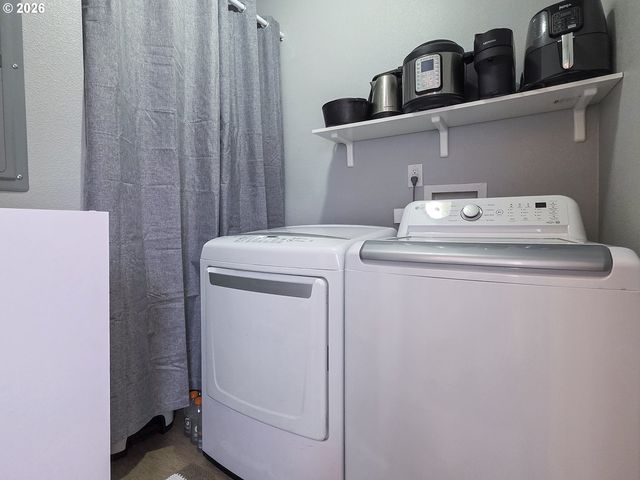 1214 N CLARK St, Cornelius, OR 97113