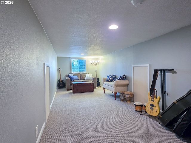 1214 N CLARK St, Cornelius, OR 97113