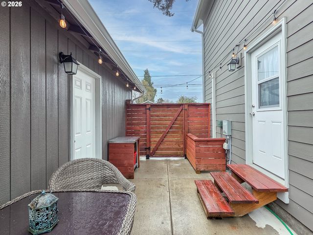 1214 N CLARK St, Cornelius, OR 97113