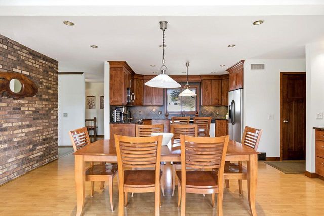 2460 Spring Rose Circle, Verona, WI 53593