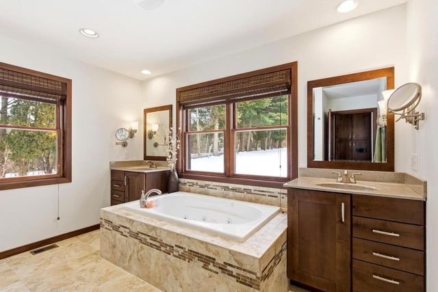 2460 Spring Rose Circle, Verona, WI 53593