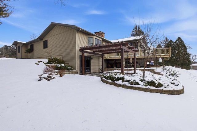 2460 Spring Rose Circle, Verona, WI 53593