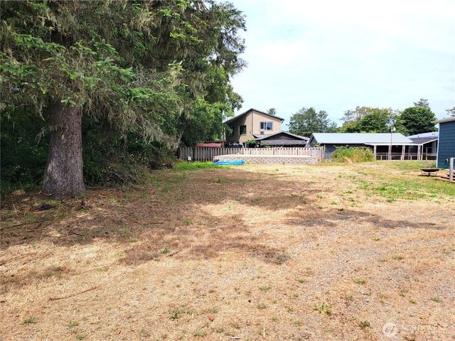 108 22nd Street NE, Long Beach, WA 98631