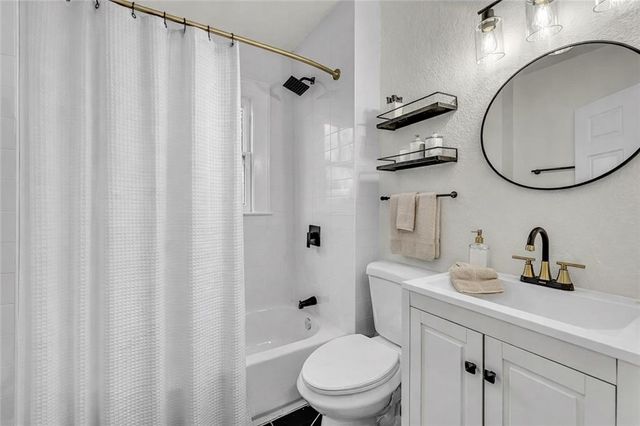 2324 Newnan Street, East Point, GA 30344