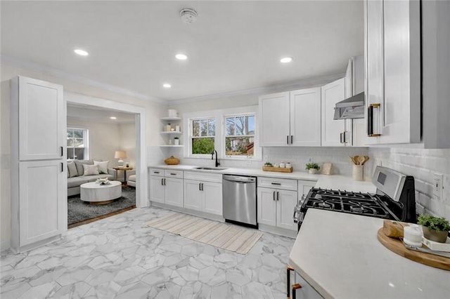 2324 Newnan Street, East Point, GA 30344