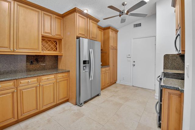 9914 Harbour Lake Circle, Boynton Beach, FL 33437