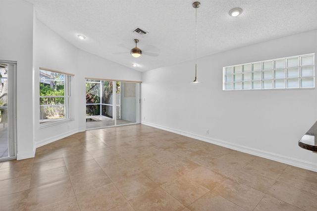 9914 Harbour Lake Circle, Boynton Beach, FL 33437