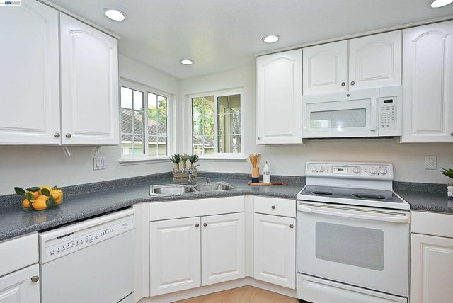 521 Silver Lake Dr, Danville, CA 94526