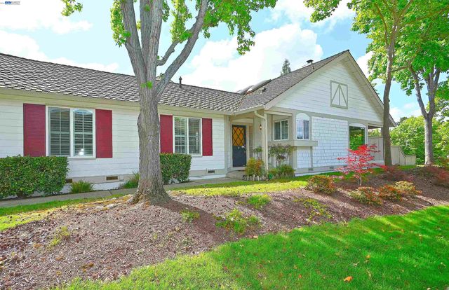 521 Silver Lake Dr, Danville, CA 94526