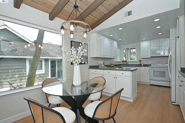 521 Silver Lake Dr, Danville, CA 94526