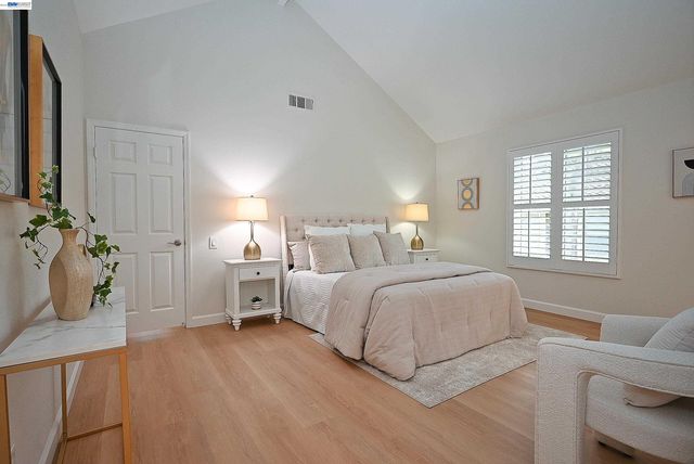 521 Silver Lake Dr, Danville, CA 94526