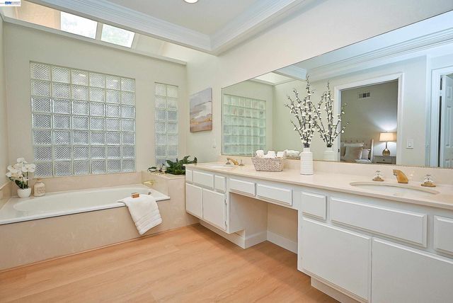 521 Silver Lake Dr, Danville, CA 94526
