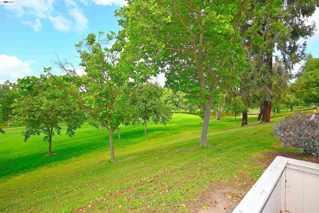 521 Silver Lake Dr, Danville, CA 94526