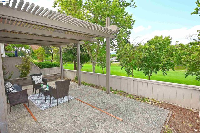 521 Silver Lake Dr, Danville, CA 94526