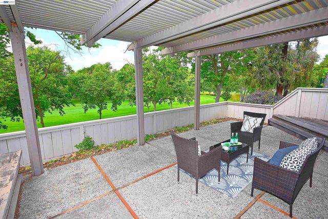 521 Silver Lake Dr, Danville, CA 94526